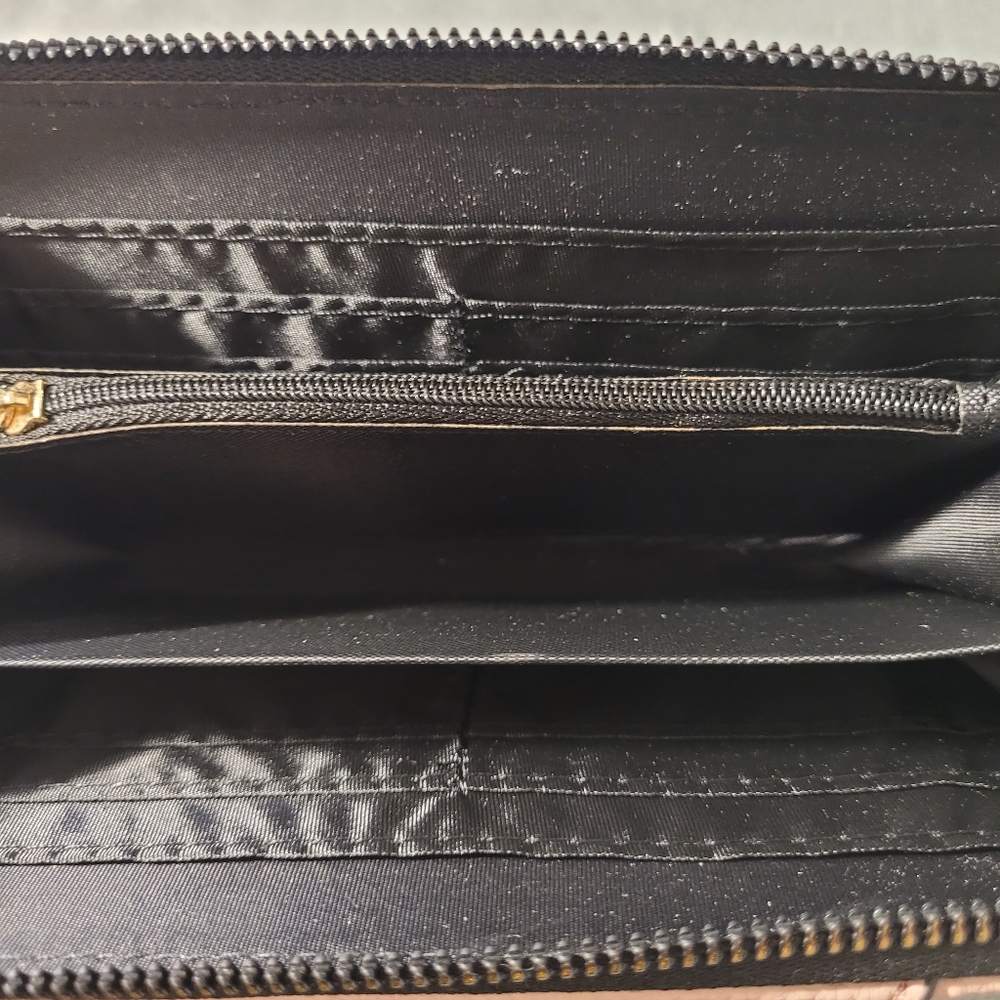 XOXO Wallet. Zip-around. - Picture 5 of 16